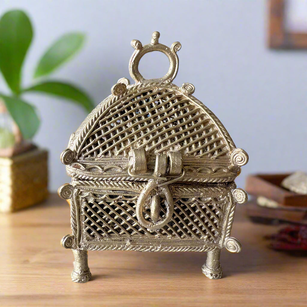 Small handcrafted Dokra brass jewelry box from Dhenkanal, Odisha – tribal art storage box