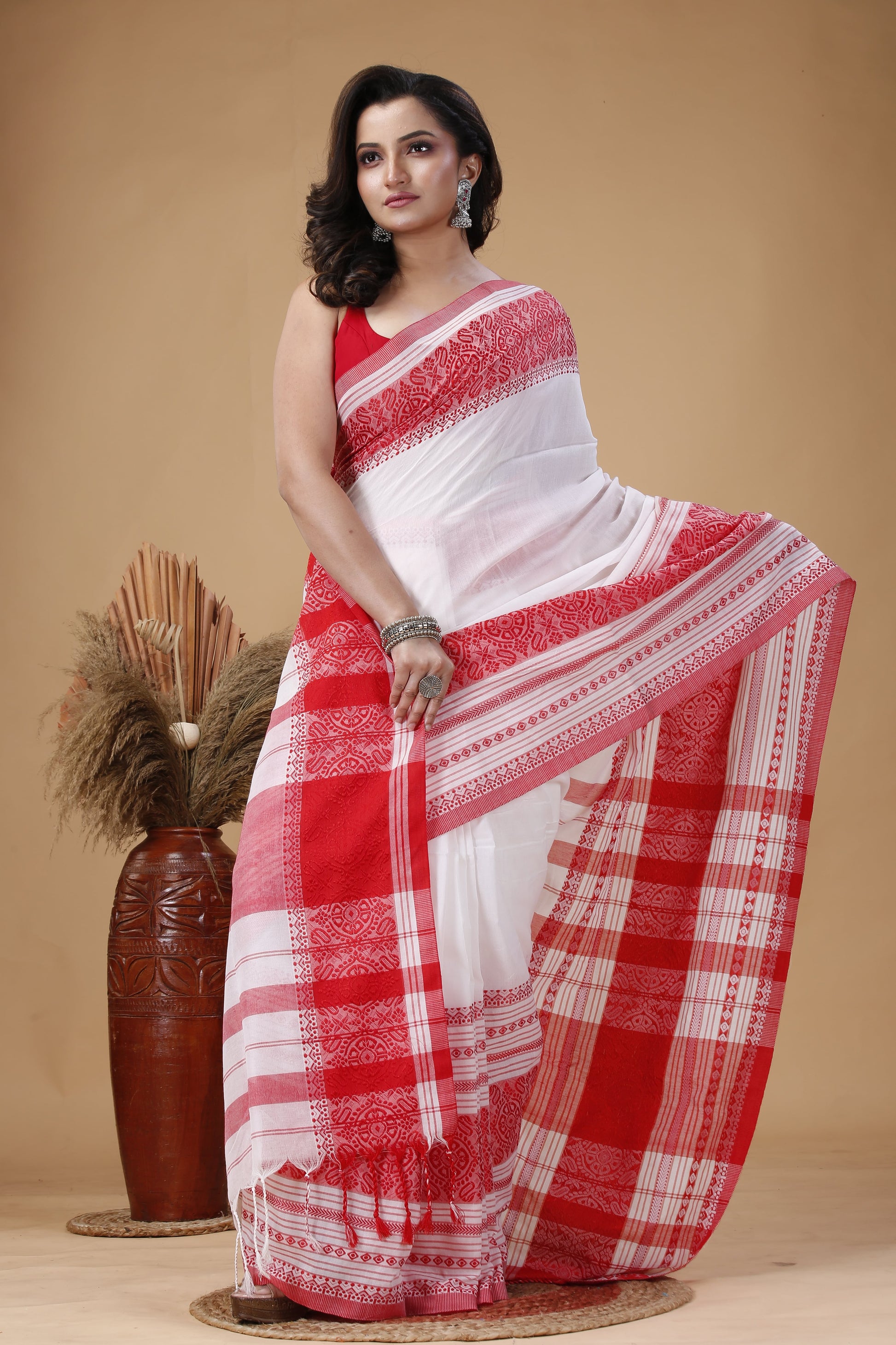 Handwoven ethnic Badhubaran saree from Nadia – traditional bridal saree with Bengali weaving style