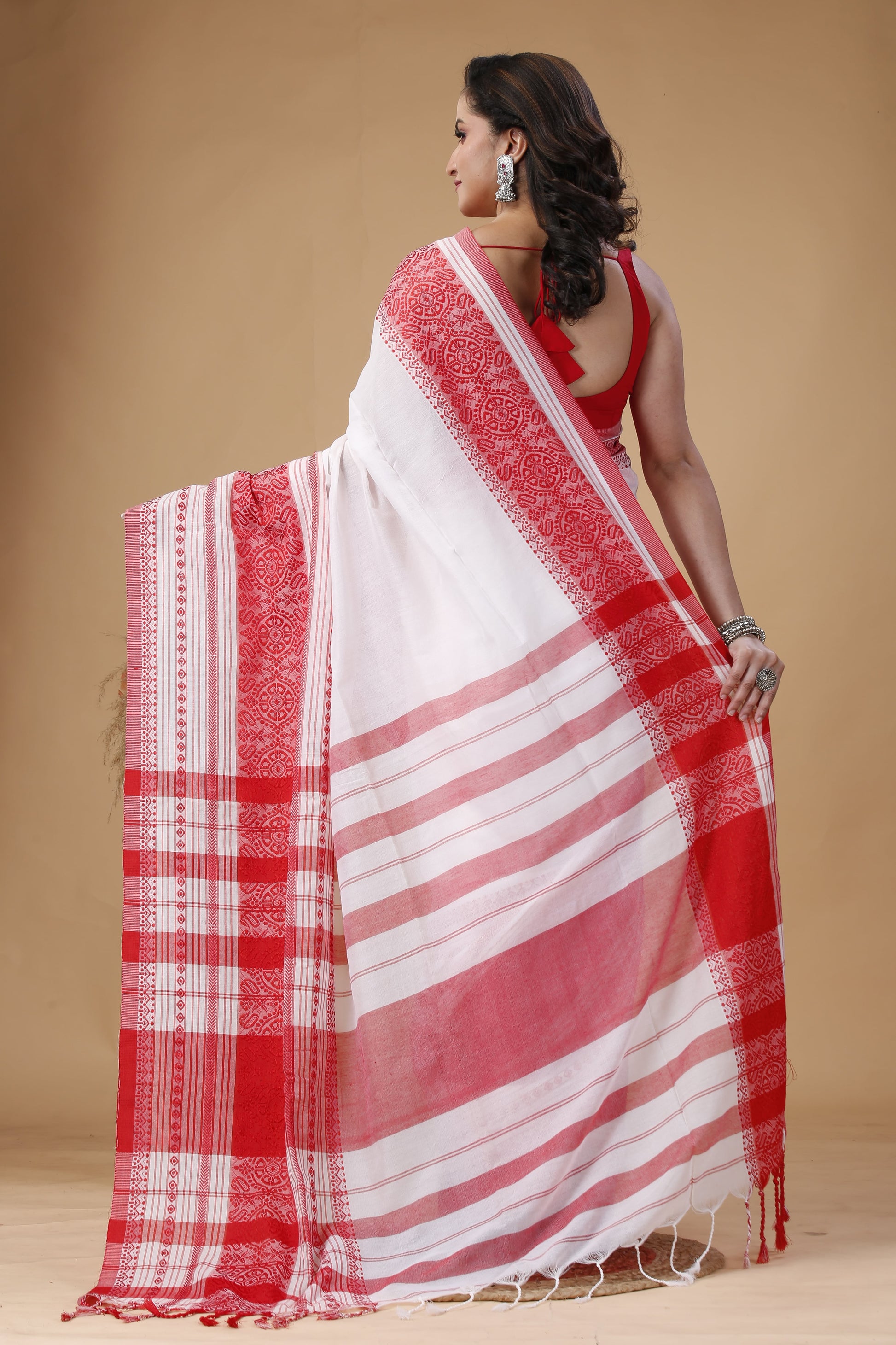 Handwoven ethnic Badhubaran saree from Nadia – traditional bridal saree with Bengali weaving style
