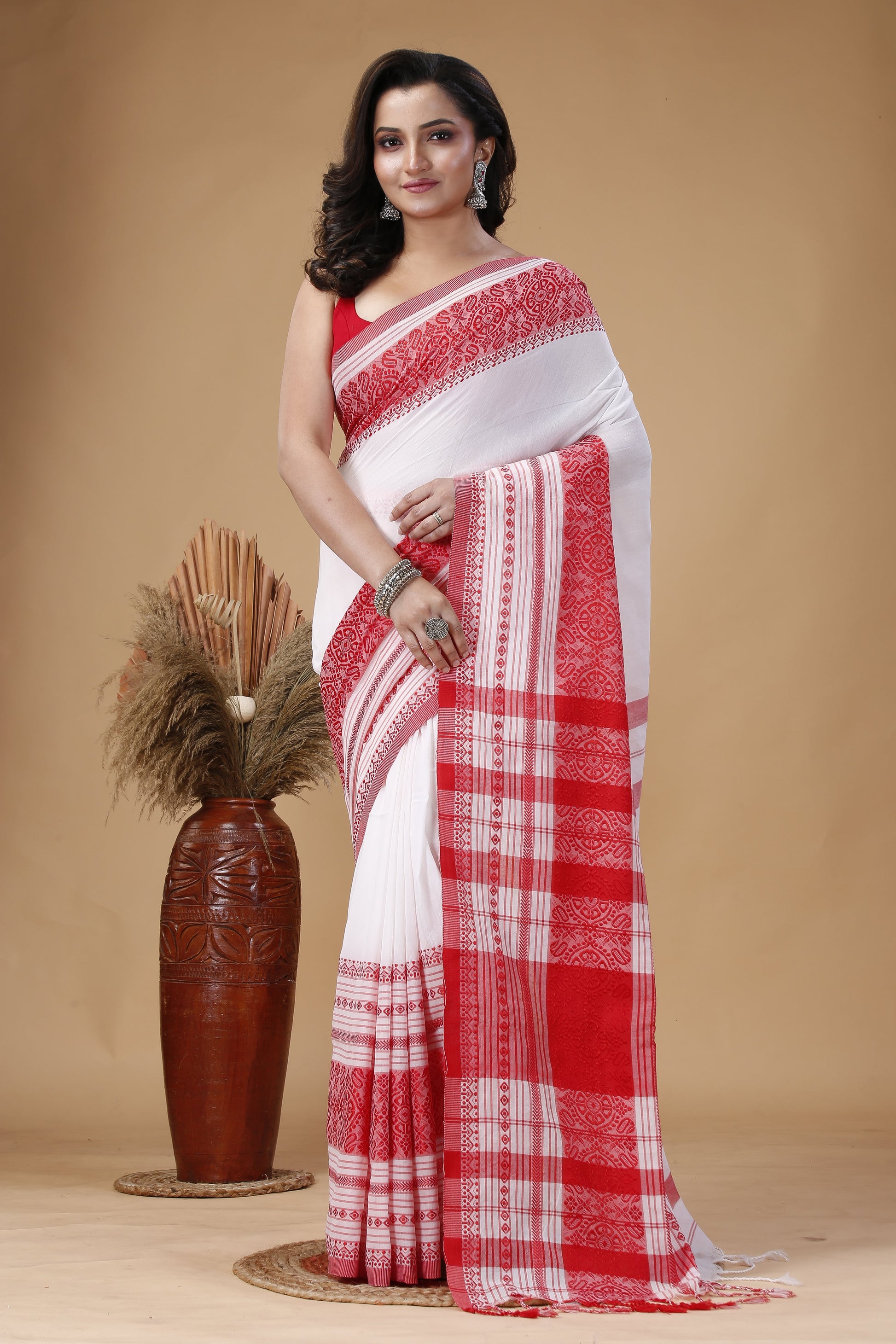 Handwoven ethnic Badhubaran saree from Nadia – traditional bridal saree with Bengali weaving style