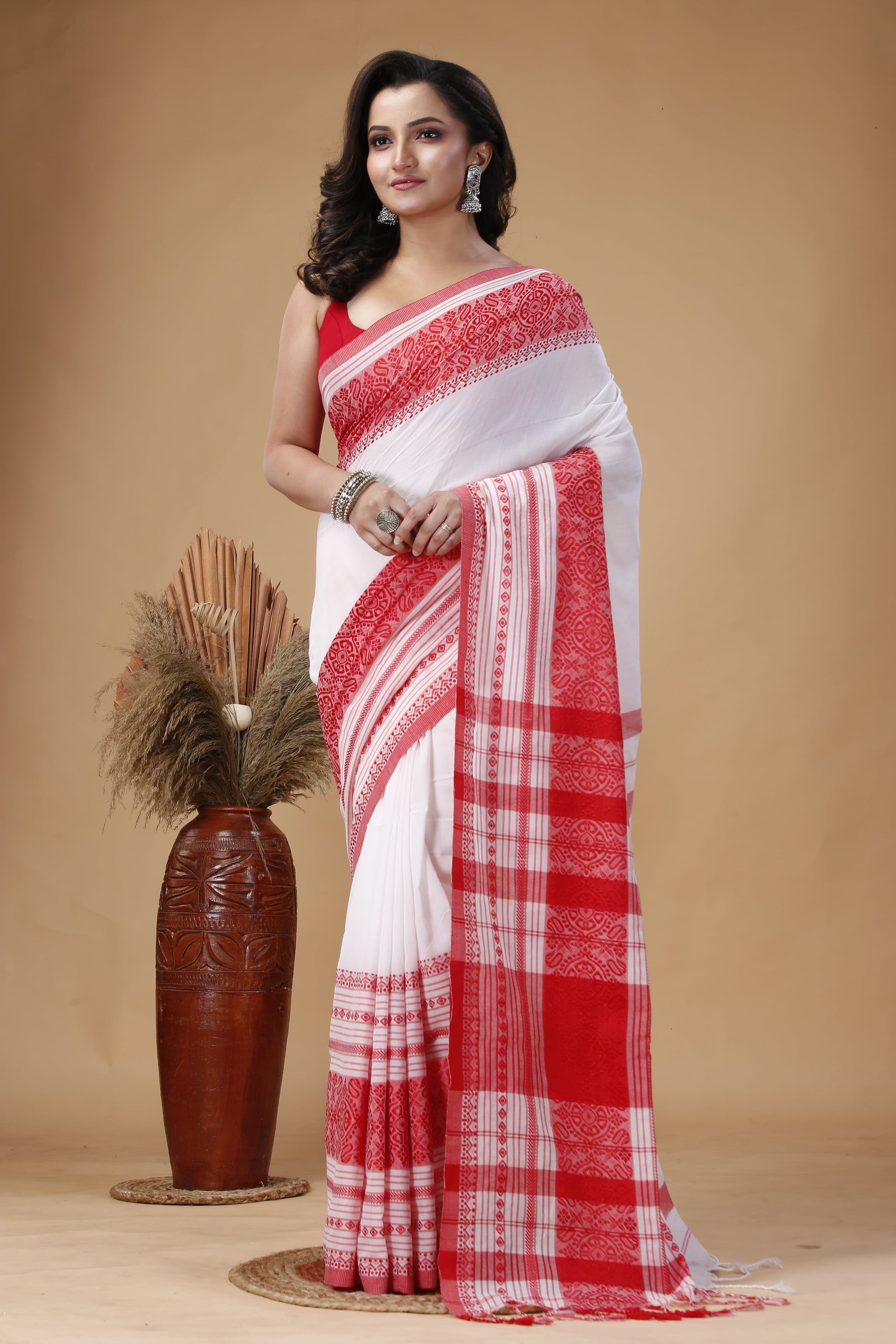 Handwoven ethnic Badhubaran saree from Nadia – traditional bridal saree with Bengali weaving style