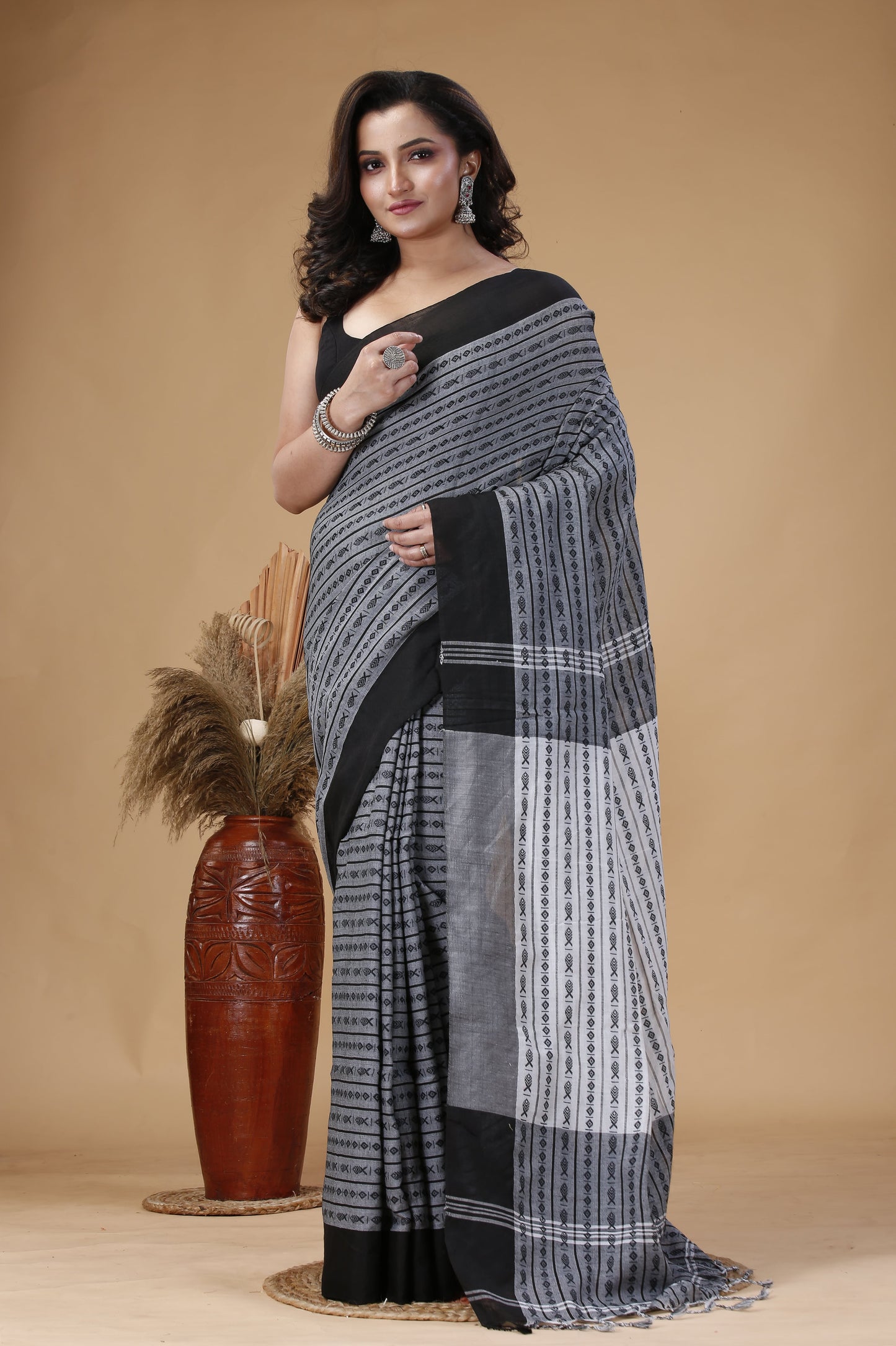 Khaadi Cotton Saree with Fish Motifs – Handloom Saree from Bengal