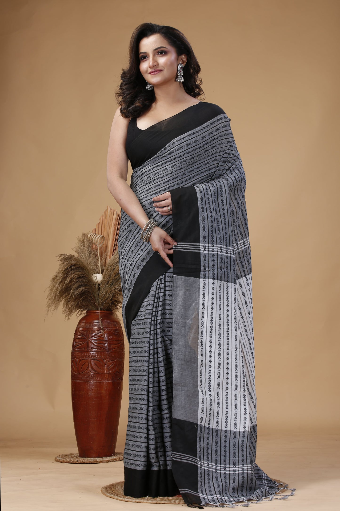 Khaadi Cotton Saree with Fish Motifs – Handloom Saree from Bengal