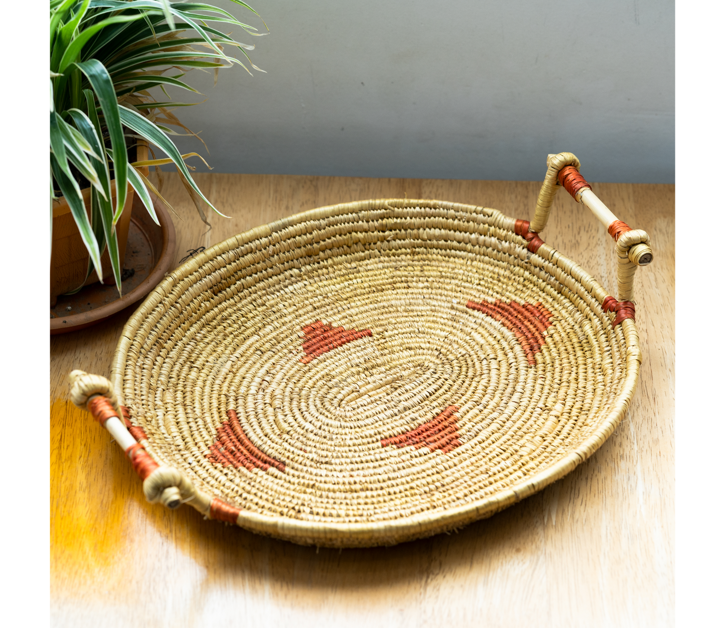 Sikki Grass Tray With Handel - Natural & Red Spots - ArtisanSoul