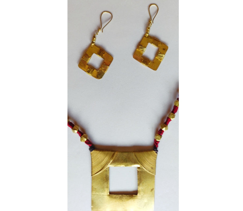 Handcrafted Dokra Necklace with earring from Odisha - Maroon Threaded Square Type - ArtisanSoul