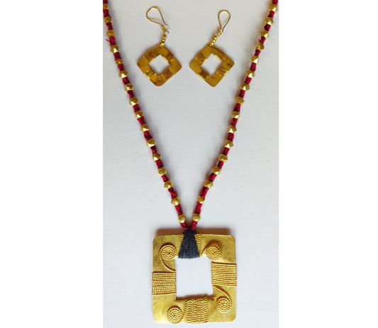 Handcrafted Dokra Necklace with earring from Odisha - Maroon Threaded Square Type - ArtisanSoul