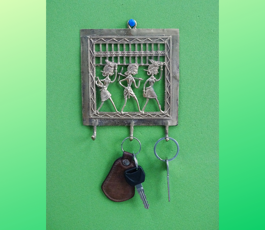 Authentic Dhokra Art from Chhattisgarh - Key holder (farming ladies) - ArtisanSoul