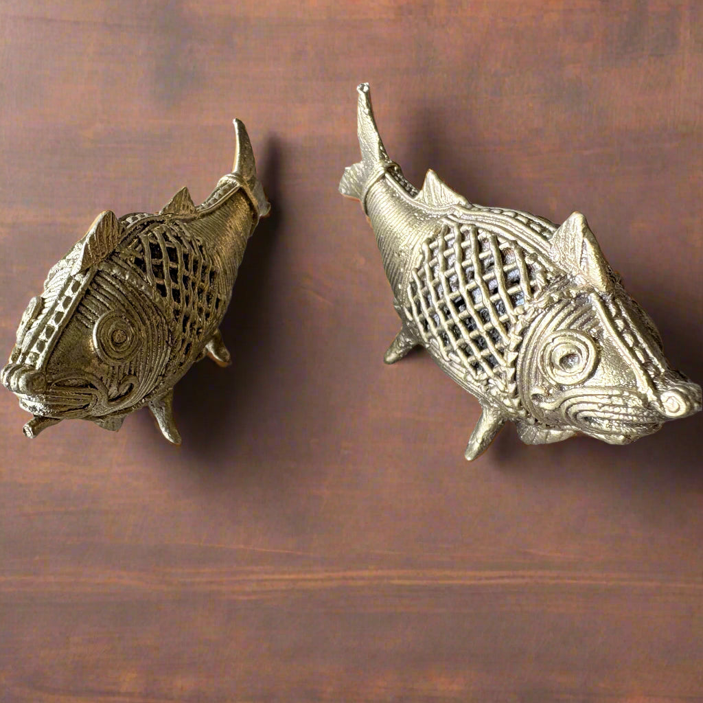 Small pair of handcrafted Dokra brass fish figurines from Dhenkanal, Odisha – tribal decorative art