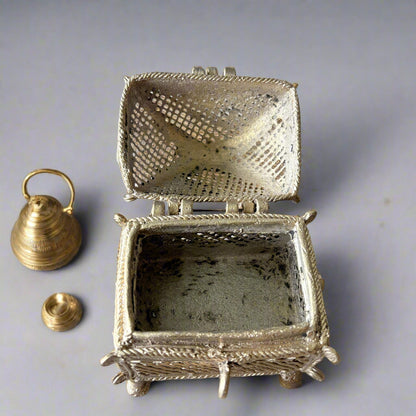 Small handcrafted Dokra brass jewelry box from Dhenkanal, Odisha – tribal art storage box