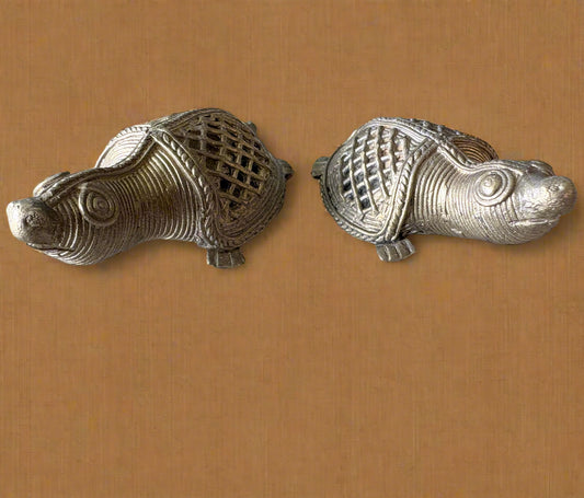 Set of two medium-sized handcrafted Dokra brass tortoise figurines from Dhenkanal, Odisha – traditional tribal décor