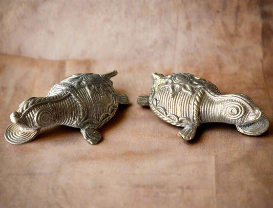 Set of two small handcrafted Dokra brass tortoises from Dhenkanal, Odisha – tribal symbolic figurines
