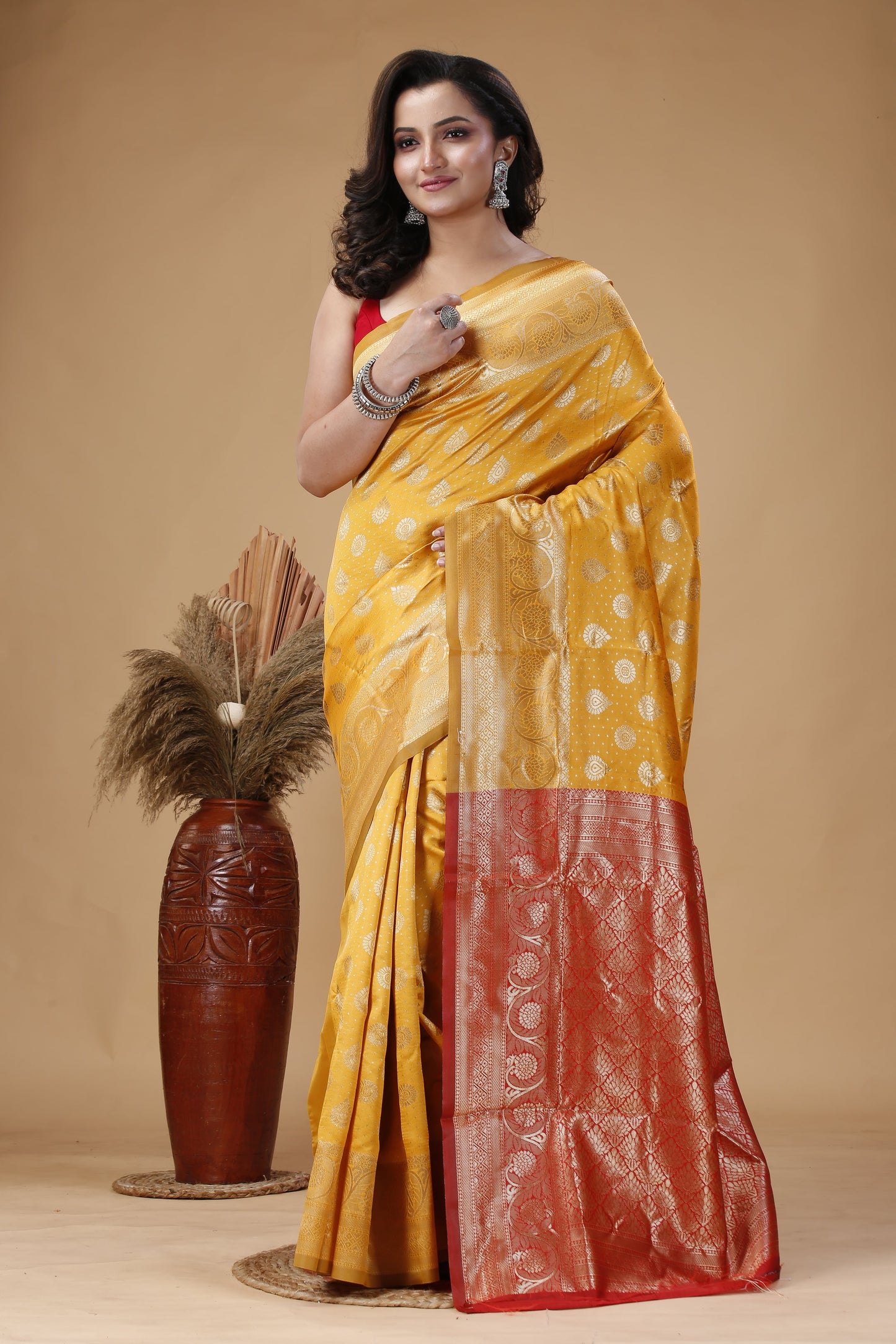 Red & Gold Banarasi Pashmina Silk Saree – Dual Tone Handwoven Saree
