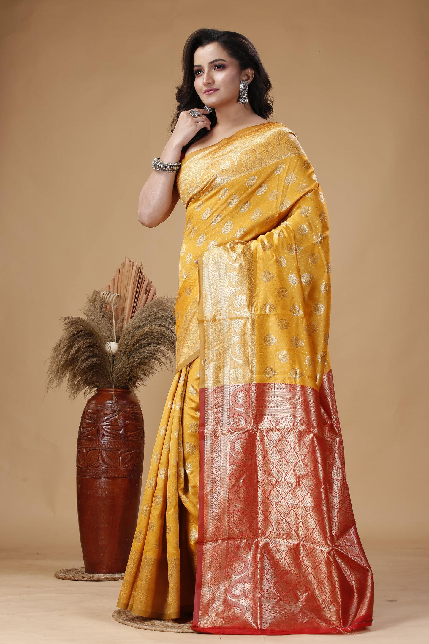 Red & Gold Banarasi Pashmina Silk Saree – Dual Tone Handwoven Saree