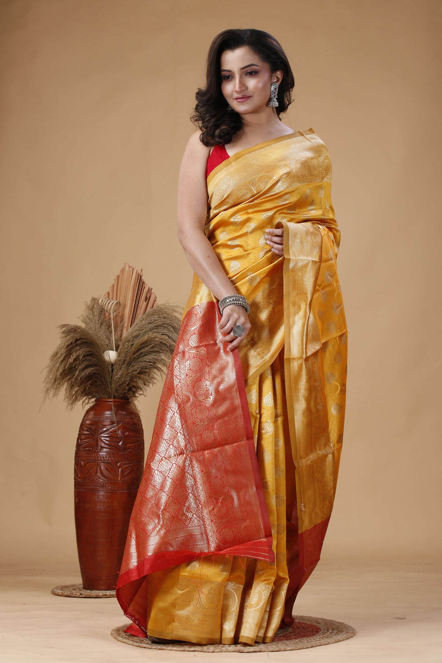 Red & Gold Banarasi Pashmina Silk Saree – Dual Tone Handwoven Saree