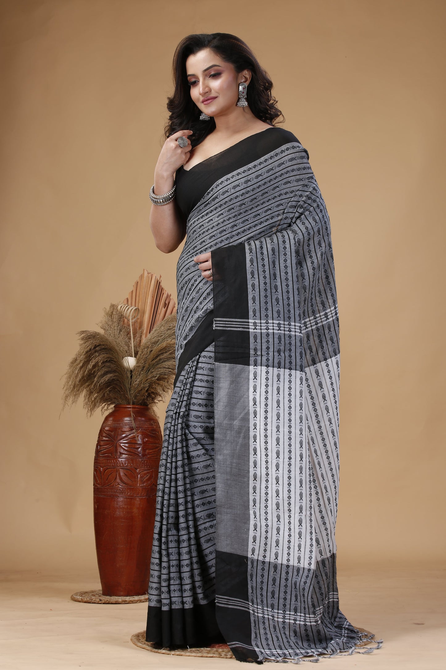 Khaadi Cotton Saree with Fish Motifs – Handloom Saree from Bengal
