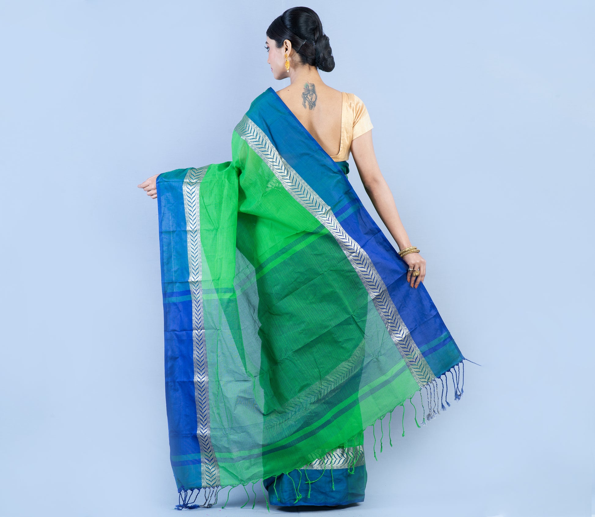 Tant Saree - Green With Blue Par - ArtisanSoul