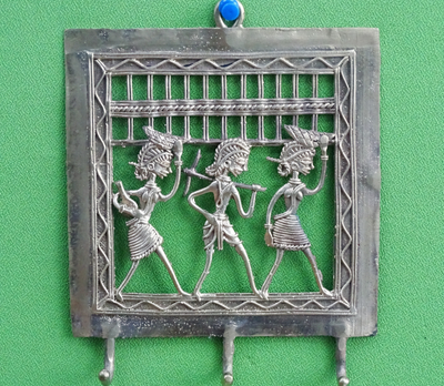 Authentic Dhokra Art from Chhattisgarh - Key holder (farming ladies)